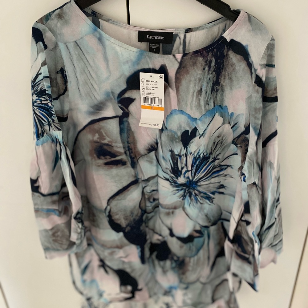 New With Tags Karen Kane Ladies Top. Size S